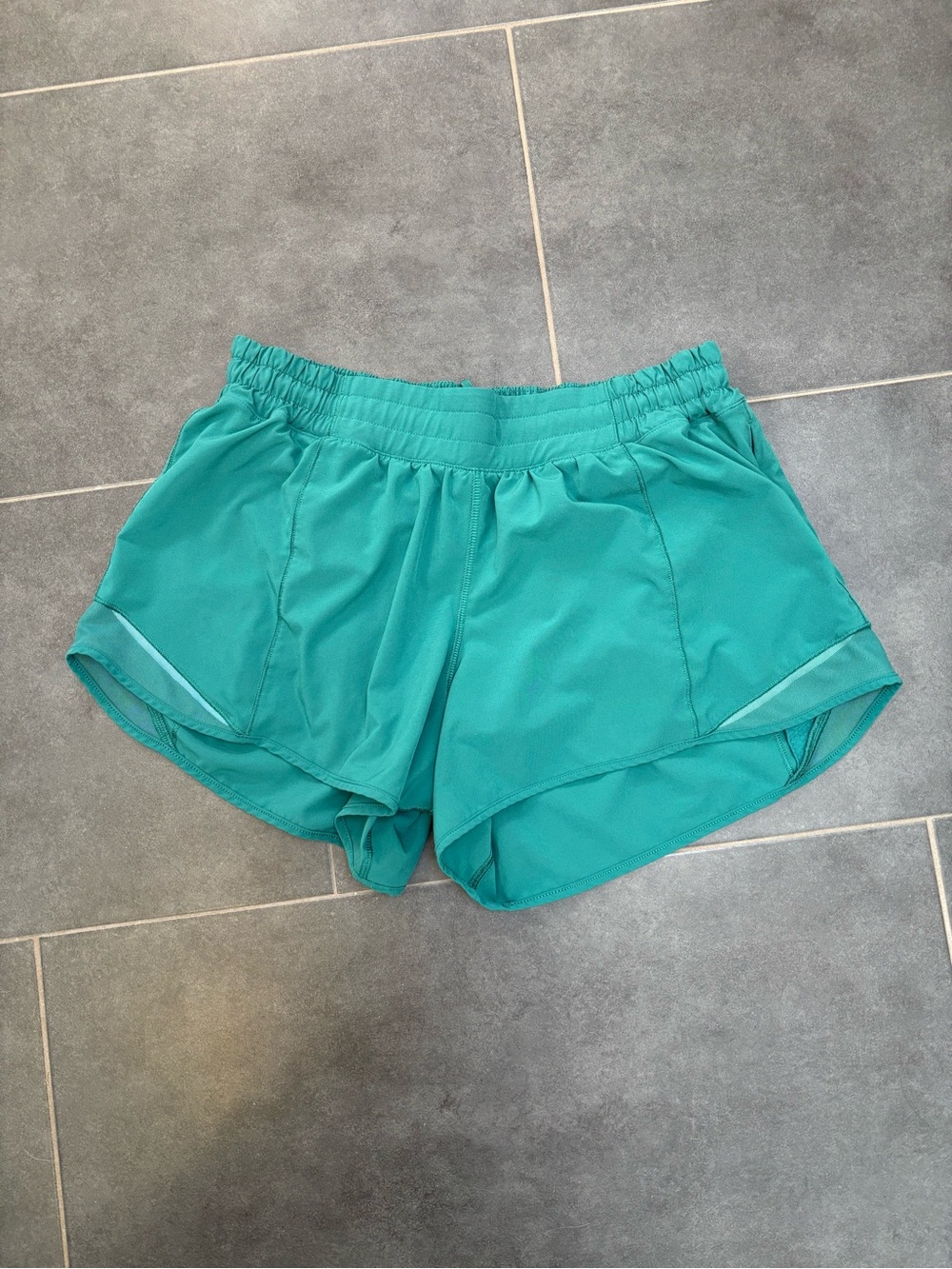 lululemon athletica Hotty Hot Women’s Shorts - Picture 2 of 9